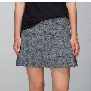 Lululemon Get It On Skirt Plush Petal Black Ghost Sz 6 excellent